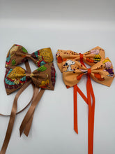 Load image into Gallery viewer, PawMat Pom &amp; Bow Box (Monthly Subscription)
