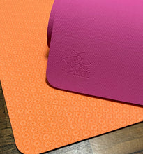 Load image into Gallery viewer, PawMat Anti-Fatigue Reversible Table Mat - Sophie Rebehn Collaboration (Fushsia/Salmon)
